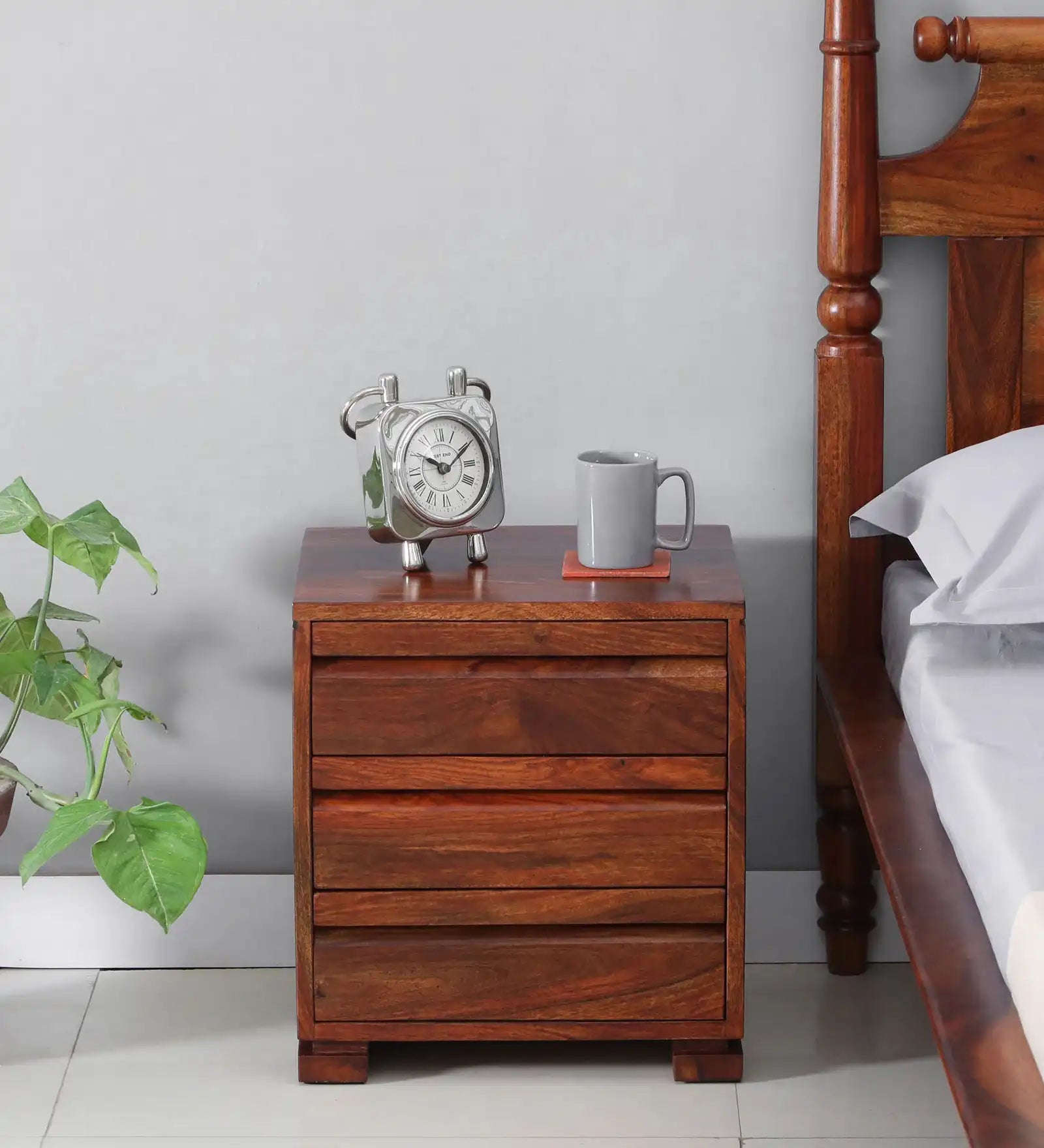 Moscow Traditional Bedside Table with Drawer